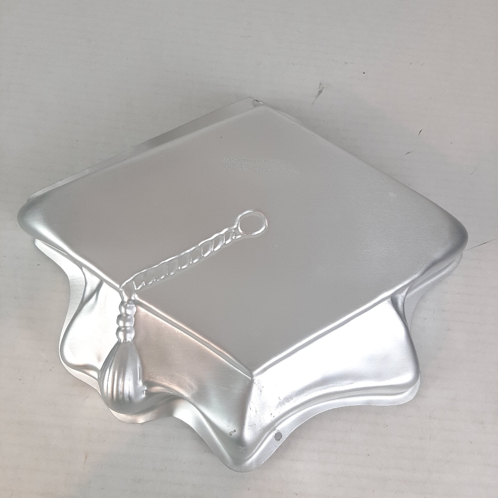 🔥NWT Wilton Topping Of Success  Graduation Cap Cake Pan - Picture 3 of 3